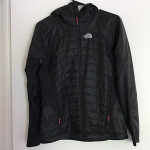 North Face insulated puffy hooded jacket small